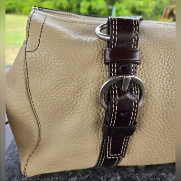 Coach Chelsea Beige Pebbled Leather Zipper Closure Shoulder Bag - Picture 5 of 15